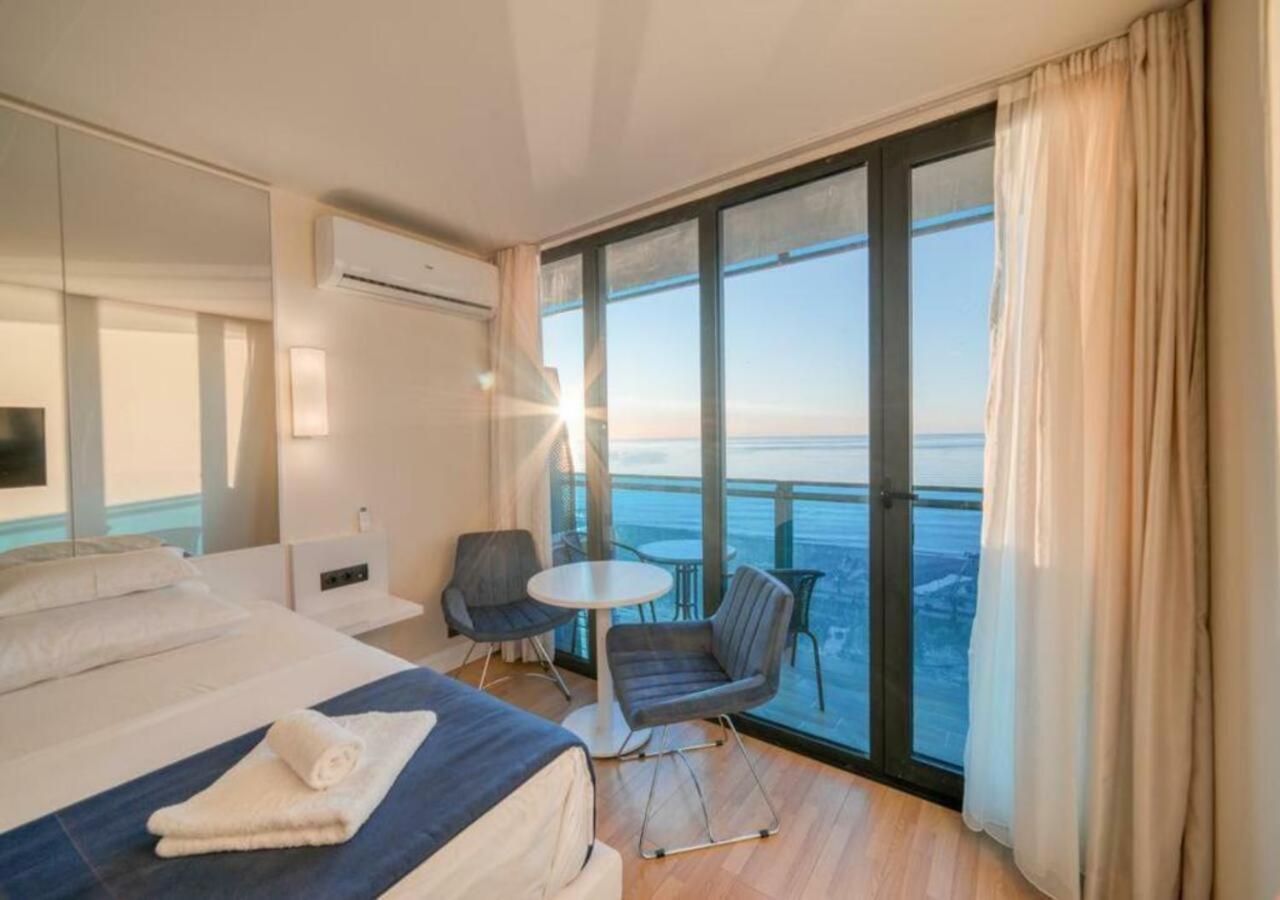 Orbi Sea View Apartment Batumi Exteriör bild